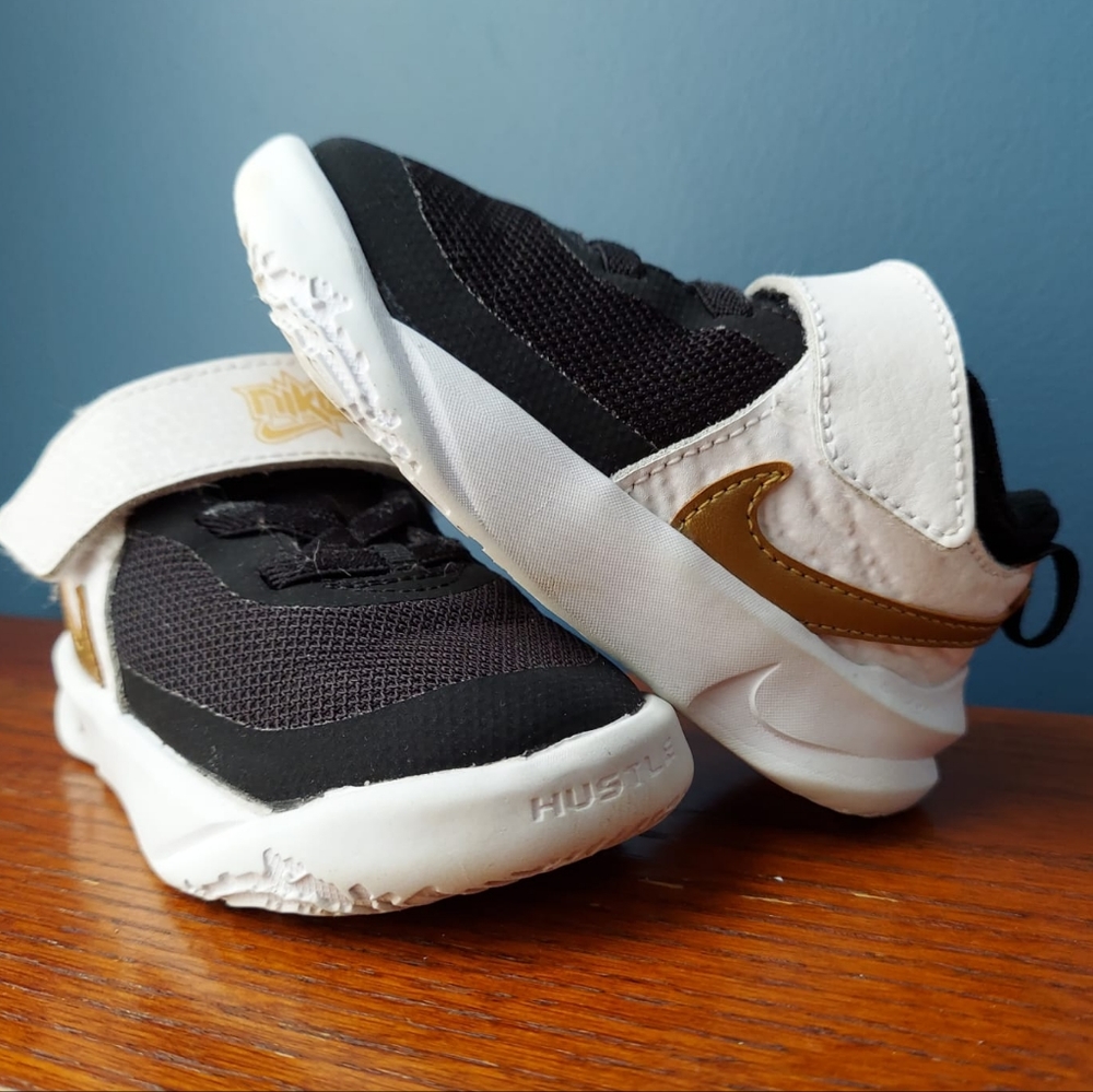 Nike Team Hustle Shoes